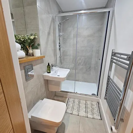 2-bedroom In Centre * Λιντς