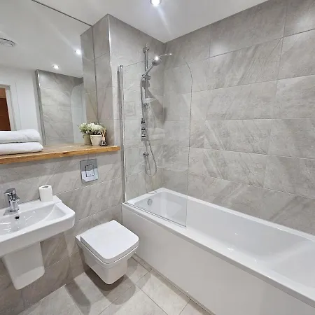 2-bedroom In Centre Διαμέρισμα Λιντς